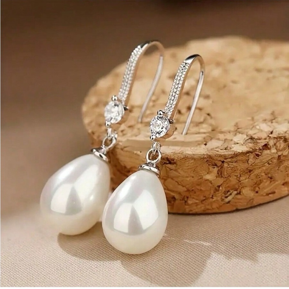 Brand new Teardrop earrings lightweight